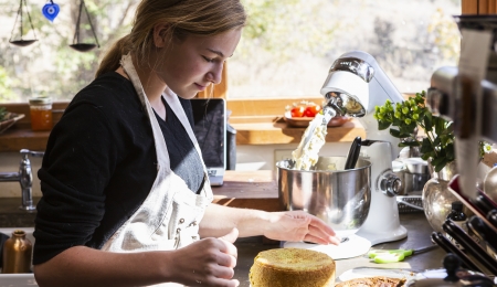 10 Best Mixers For Baking A Cake At Home Without Any Hassle